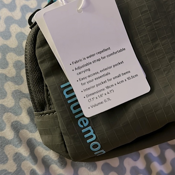 Lululemon Mini Everywhere Belt Bag - Picture 5 of 8